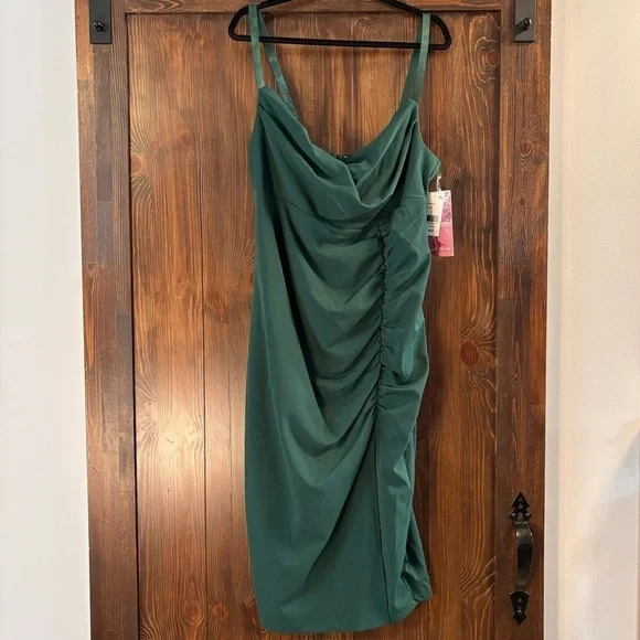 EMERALD SUNDAE Plus Size Draped Dark Green Midi Dress NWT - Picture 4 of 5